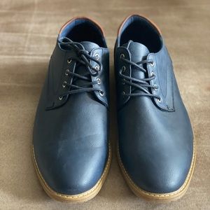Men Size 13 London Fog Eastbourne shoes in navy. Never worn. No box.